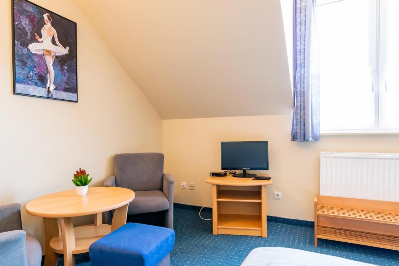 Pod Platanem Hotel Rowy  Luaran gambar