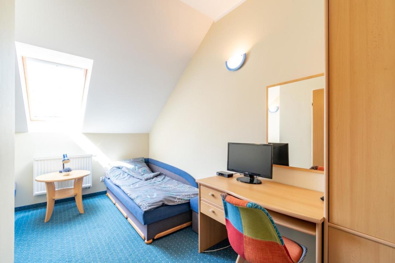 Pod Platanem Hotel Rowy  Luaran gambar